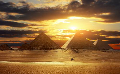 Обои для рабочего стола - Пирамиды Египта. Пирамиды Египта закат обои, картинки. Заставки пирамиды Египет.
