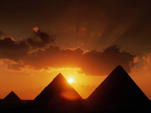 Обои для рабочего стола - пирамиды Гиза на закате. Величественные пирамиды Гизы обои, картинки.